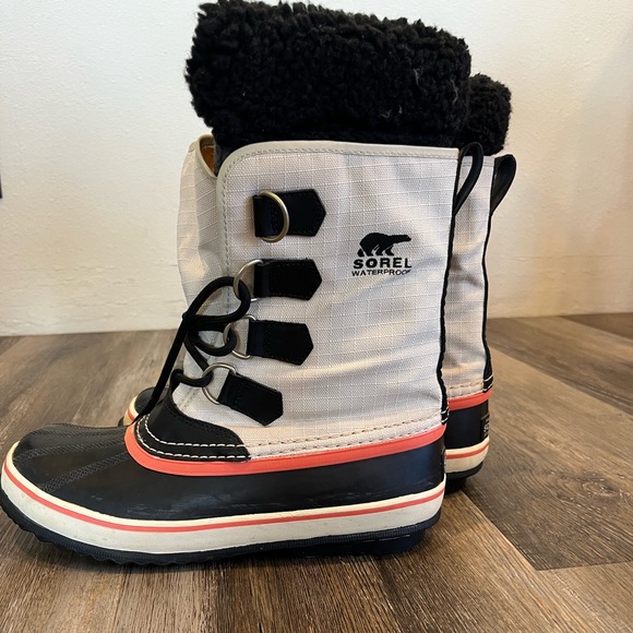 Sorel Carnival Boots - Picture 2 of 4